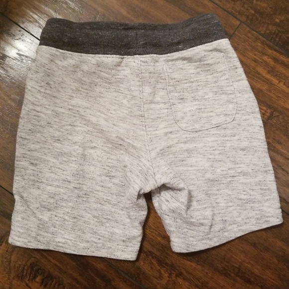 Gray shorts size 4/5 - Picture 2 of 2